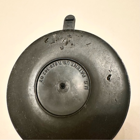 iMagnet Cradle-less Universal Phone Mount with Quick-snap Technology holder - Picture 4 of 4